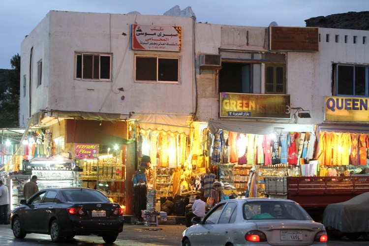 Wieczorny ruch na ulicy