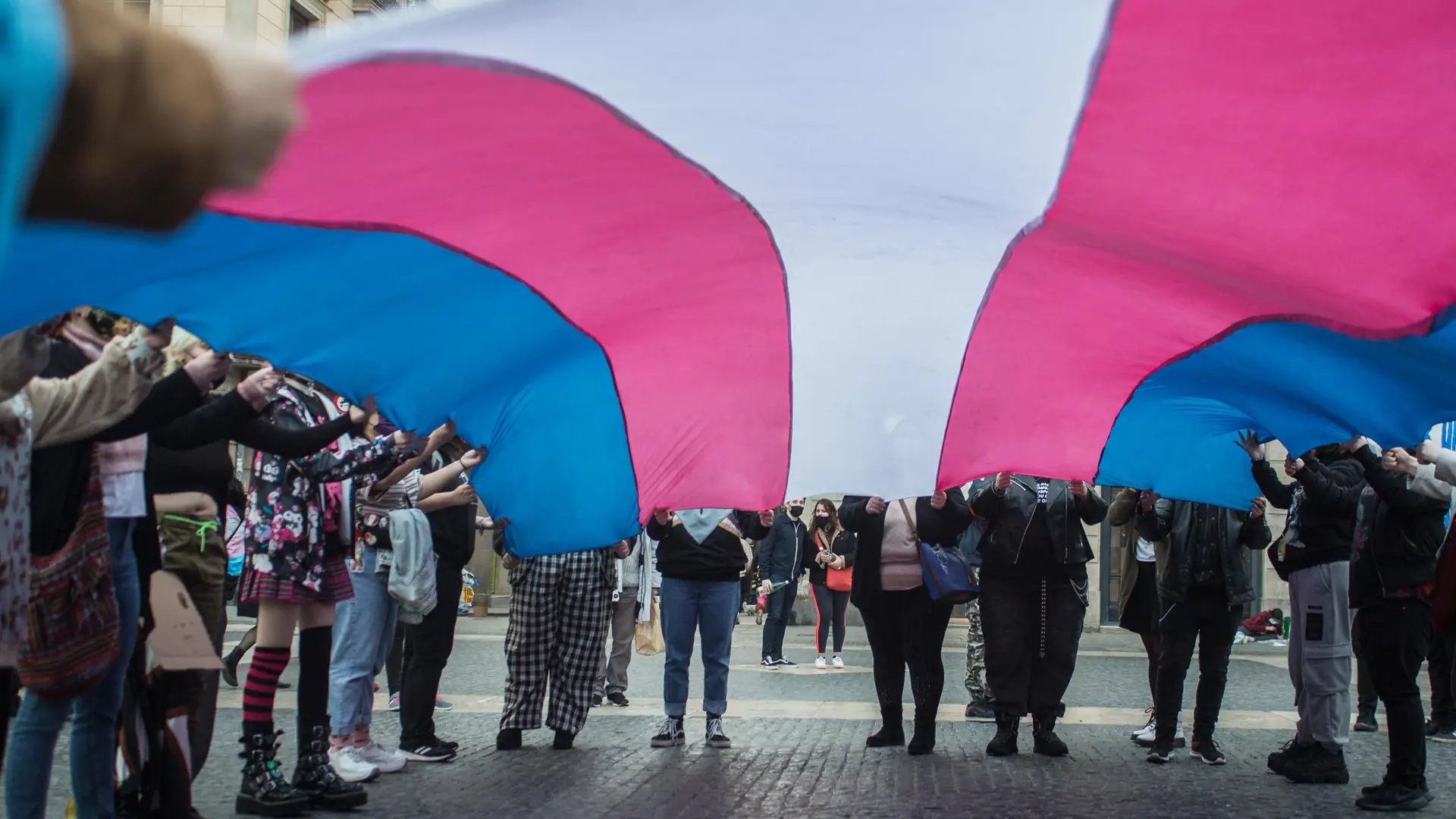 Jak działają związki osób transpłciowych? Normalnie, ale zastanów się, czy musisz o to pytać