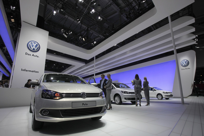 Międzynarodowy Salon Samochodowy w Moskwie 2010 – Volkswagen zaprezentował najnowszą wersję modelu Polo. Fot: Alexander Zemlianichenko Jr/Bloomberg