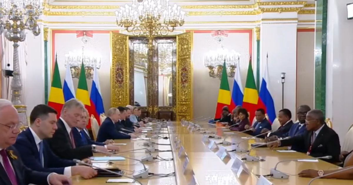 Russian President Vladimir Putin and Congolese President Sassou-Nguesso reminisce on World War 2 as they discuss military ties