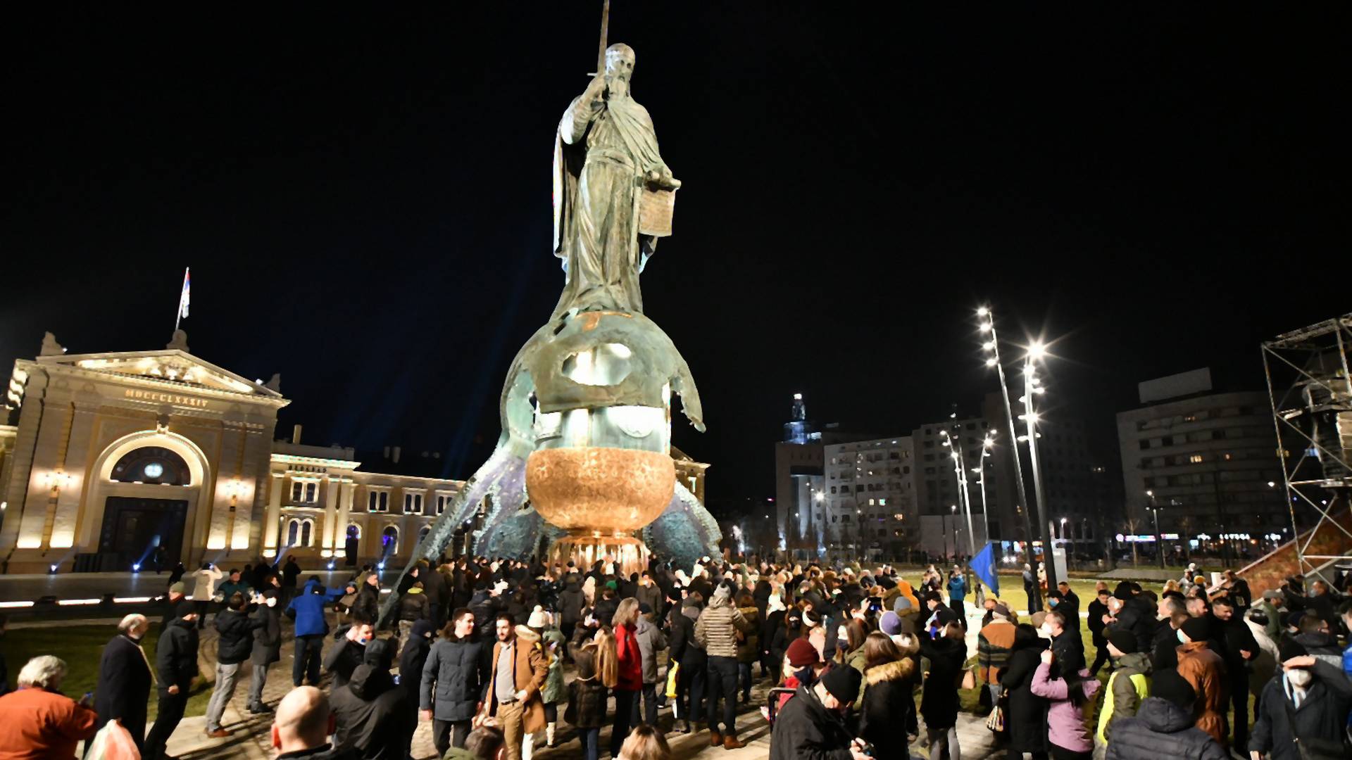 Spomenik Stefanu Nemanji otvoren po mraku - koji nije sakrio veliki propust organizatora