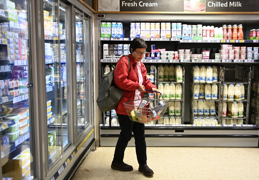 NBS: Niži promet u trgovinama na malo