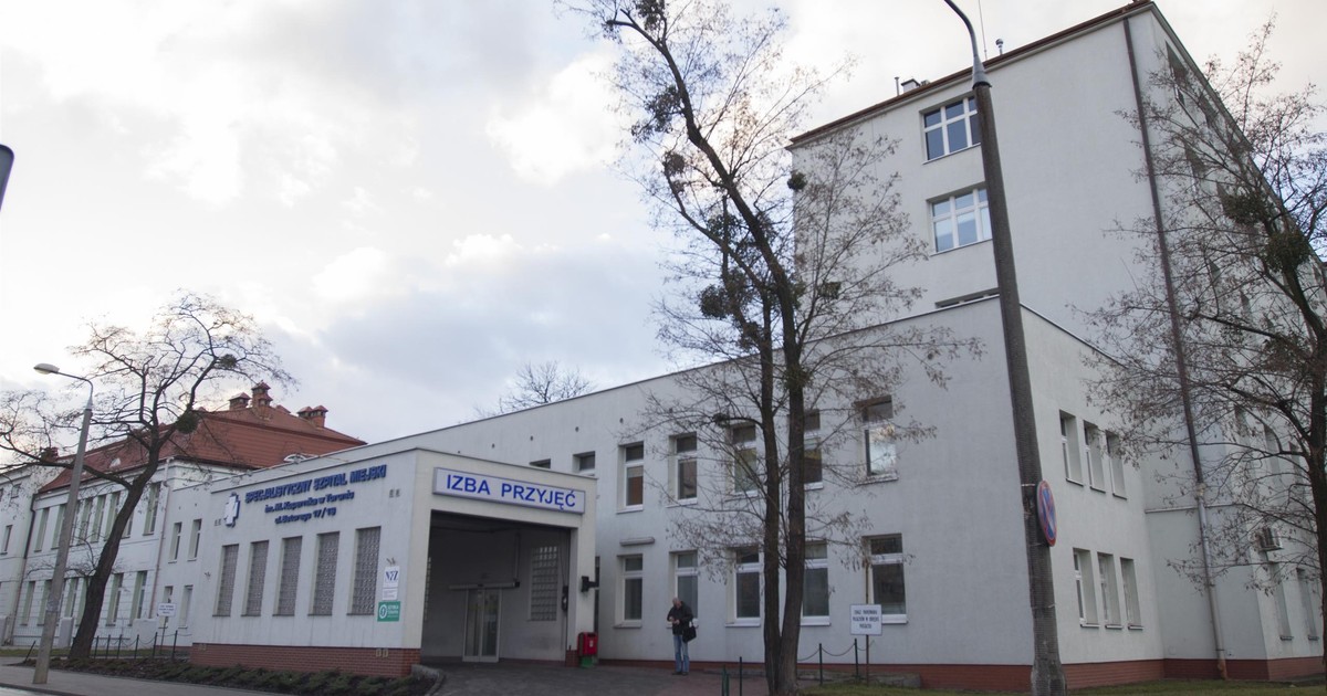 "Same wariaty na oddziale". Były sanitariusz z Torunia oskarżony o potworne rzeczy