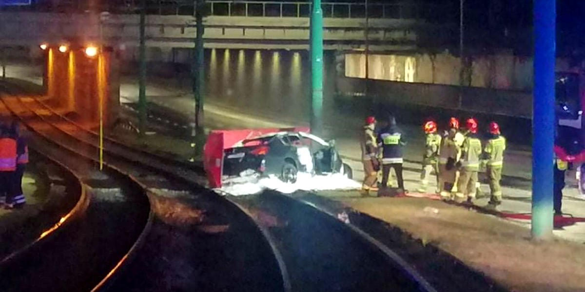 W wypadku na ul. Hetmańskiej w Poznaniu zginęły 2 osoby.