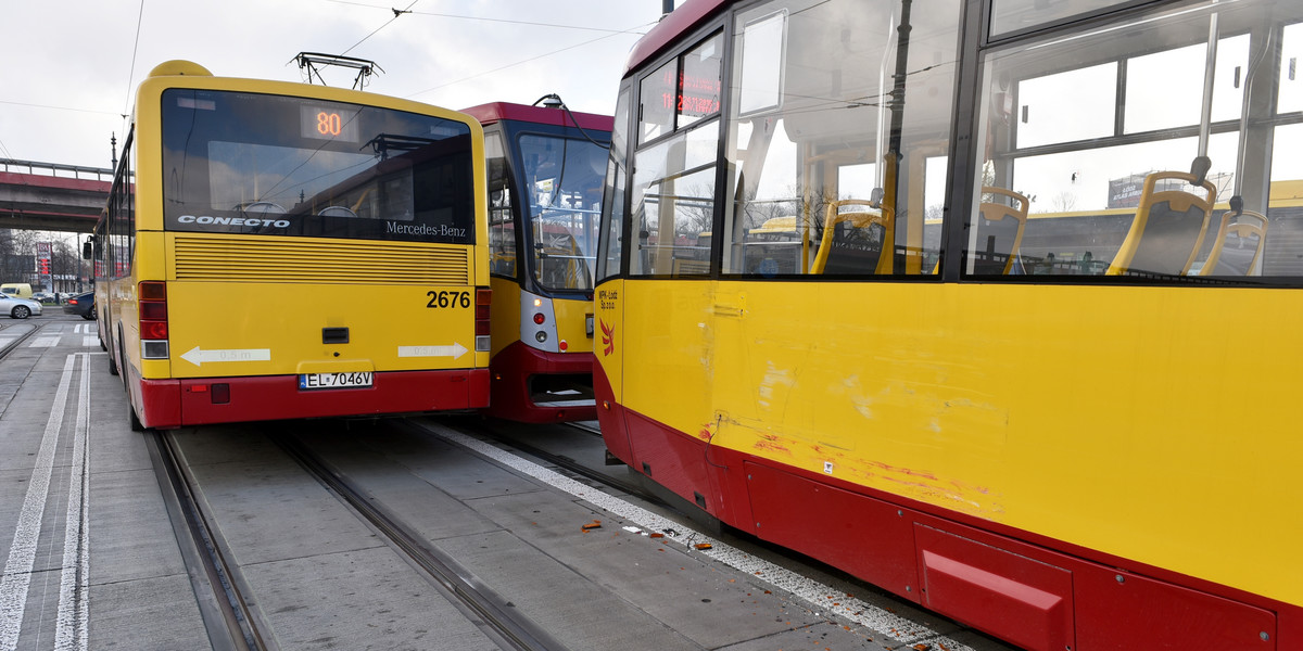 zderzenie tramwaju z autobusem w  Łodzi
