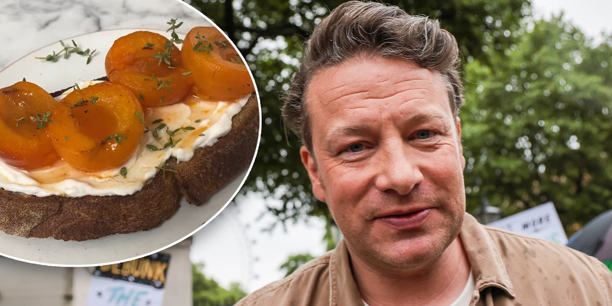 Jamie Oliver robi przepyszne tosty z ricottą i morelami.