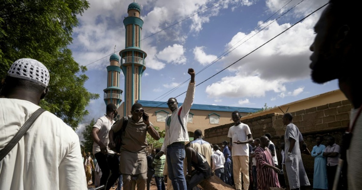 Mali crisis mediators fail to win over opposition [ARTICLE]