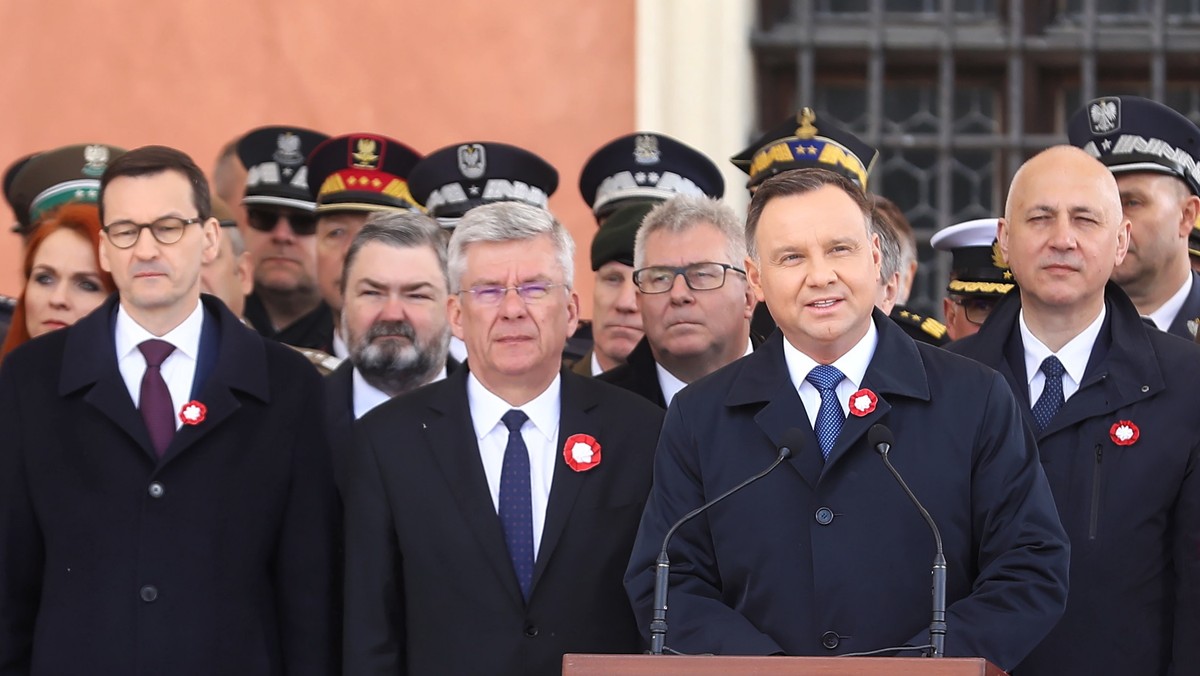 - My, Polacy jesteśmy narodem, który nie tylko tworzył własną historię, ale który wpłynął także na dzieje Europy, świata i ukształtował w jakimś sensie ten świat - mówił prezydent Andrzej Duda podczas obchodów Święta Konstytucji 3 maja na Placu Zamkowym w Warszawie.