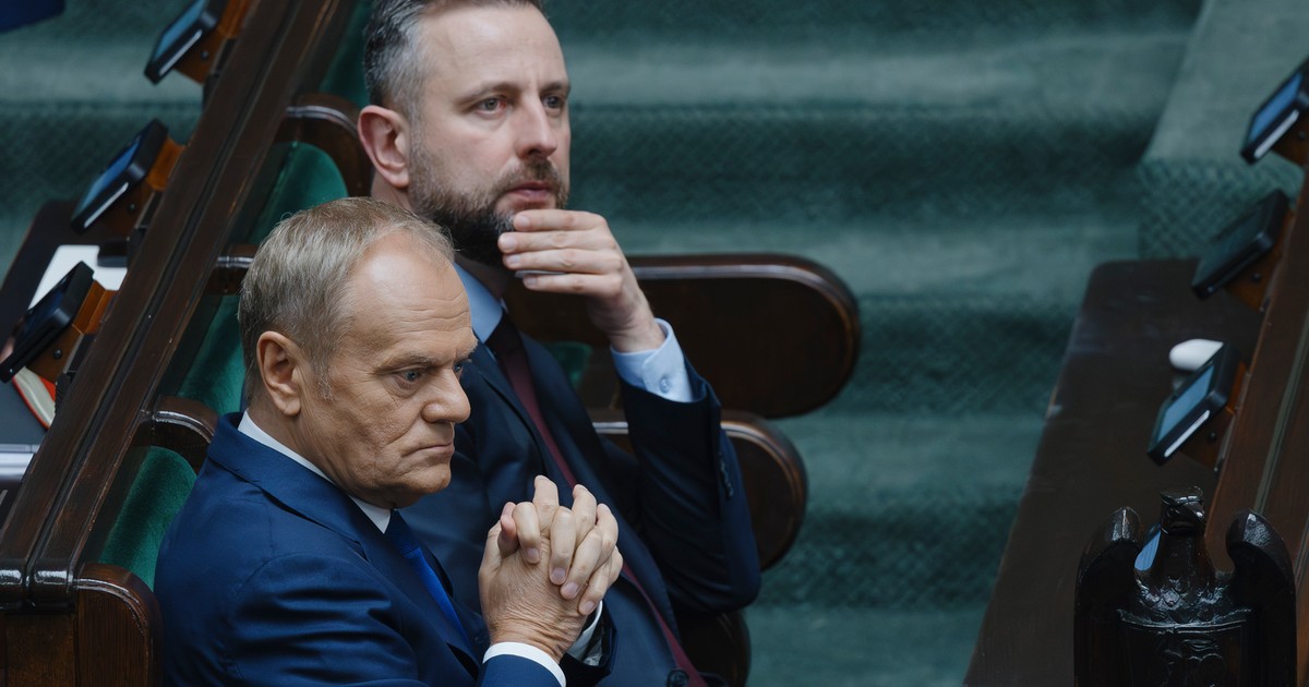 Czarne chmury nad rządem. Donald Tusk nie może spać spokojnie [OPINIA]