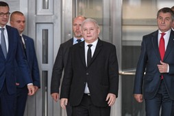 Prezes PiS Jarosław Kaczyński, premier Mateusz Morawiecki, marszałek Sejmu Marek Kuchciński