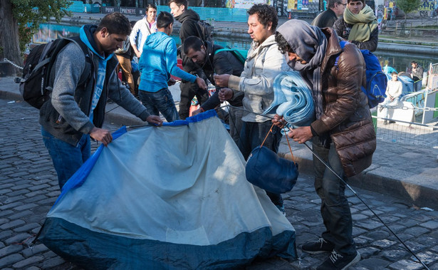 Nieco ponad połowa zatrzymanych w ubiegłym roku w Austrii nielegalnych migrantów przekroczyła jej granicę przy pomocy przemytników, natomiast pozostali uczynili to samodzielnie.