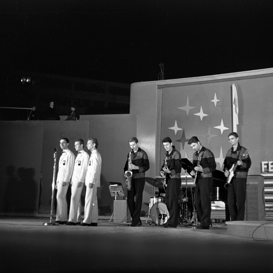 Zespół Niebiesko-Czarni. Na zdjęciu pierwszy z lewej - Czeslaw Niemen