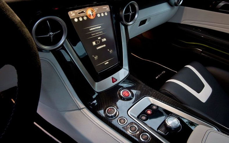 Mercedes SLS AMG E-Cell ma cztery silniki i dwie skrzynie biegów