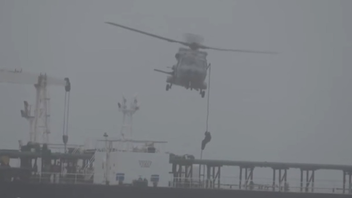 Francuska vojska ukrcava se na ruski tanker
