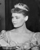 Szerintünk a finom, mégis jellegzetes vonásainak köszönhetően Audrey Hepburn ikertestvére is lehetne! (1957)