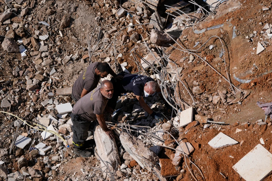 Potraga za žrtvama nakon izraelskog napada na Barju u Libanu 6. novembra
