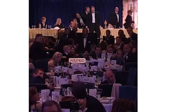 MISTERIOZNI ČOVEK SPASIO ŽIVOT TRAMPU? Amerika slavi heroja: Čim su se začuli pucnji, munjevito je skočio i sprečio MASOVNO KRVOPROLIĆE (FOTO, VIDEO)