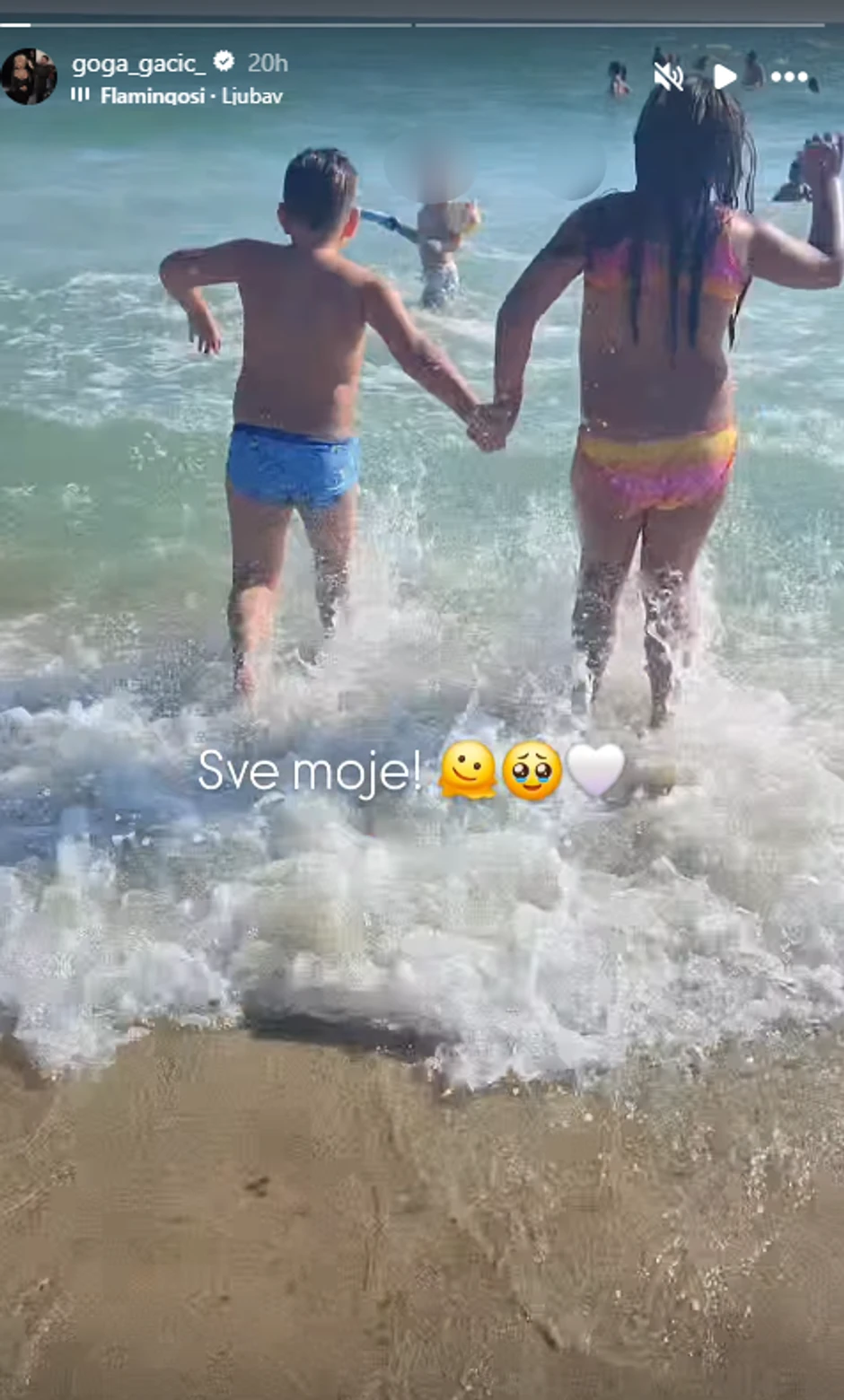 Goga Gačić sa decom na moru