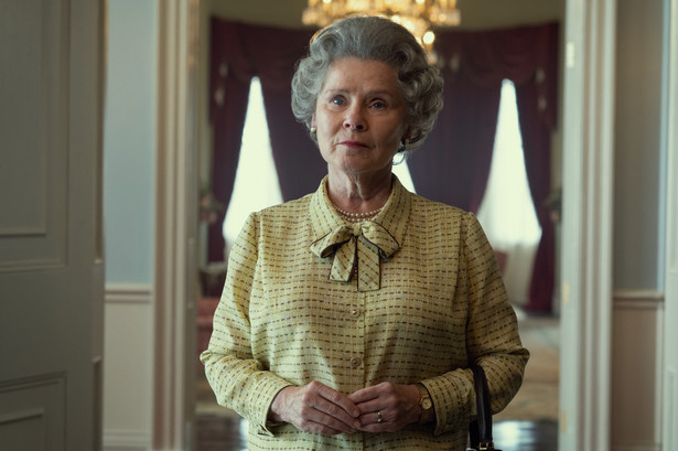 Imelda Staunton jako królowa Elżbieta II w "The Crown"