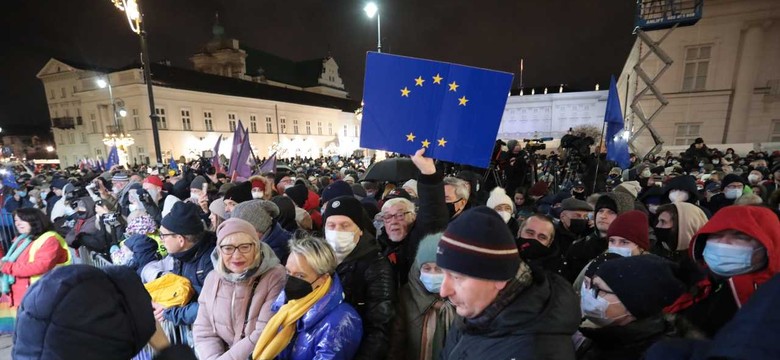 Protesty rzadko kiedy są pokojowe i bezkrwawe. A jednak szukamy ich i im kibicujemy