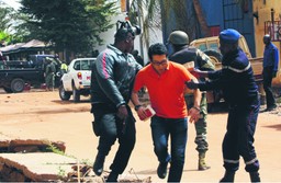 Alert dla podróżnych w USA: Najbezpieczniej wypoczywać na ławce przed domem