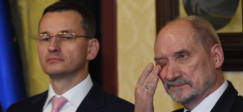 Morawiecki o Macierewiczu: Powinien dostać medal, a nie ponieść odpowiedzialność za raport