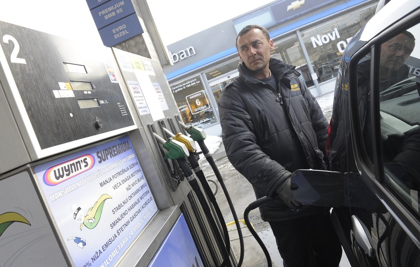 Naftaši ipak nisu za vraćanje maksimalne cene: Država će intervenisati samo ako naftne kompanije izađu iz tržišnih okvira