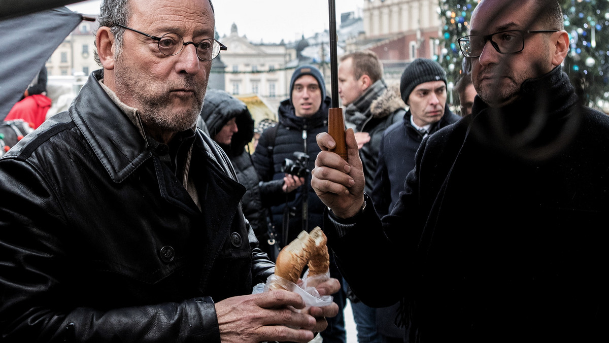 Francuski aktor Jean Reno, znany m.in. z „Leona zawodowca”, zwiedzał dziś Kraków, gdzie poznawał polskie tradycje kulinarne związane ze świętami Bożego Narodzenia. Na wieczornym spotkaniu z publicznością wychwalał pierogi.