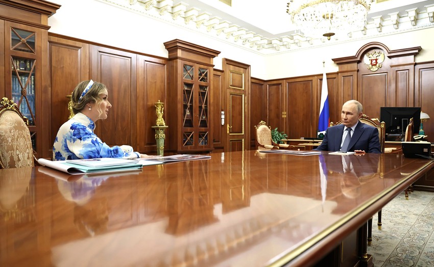 Marija Lvova Belova i Vladimir Putin optuženi su za ratne zločine, nezakonitu deportaciju i prisilno premeštanje ukrajinske dece u Rusiju