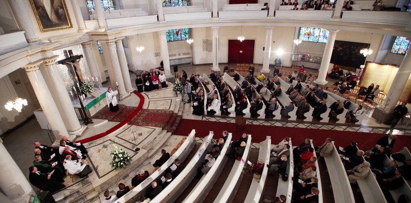 Już niedługo w Polsce kobiety będą księżmi. Rzeczniczka Kościoła Ewangelicko-Augsburskiego w rozmowie z Faktem: Dyskusje trwały ponad 70 lat! 