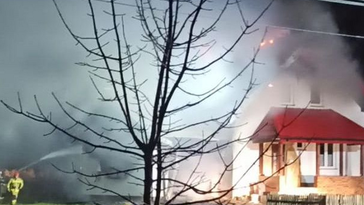 Puławy: Pożar domu we wsi Janowiec