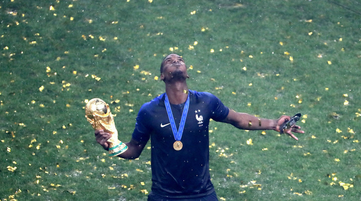 Paul Pogba joggal ünnepel: többek között beszéde is segítette a francia válogatottat a horvátok elleni világbajnoki döntőben /Fotó: MTI/EPA/Jurij Kocsetkov