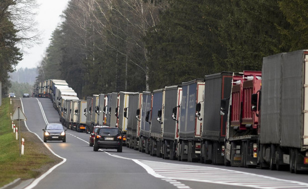 Bobrowniki, kolejka TIR-ów