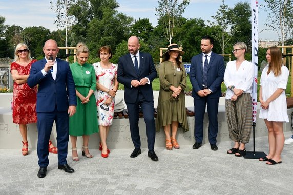 Bulwar Słoneczny we Wrocławiu. Upamiętnia nadanie praw wyborczych kobietom!