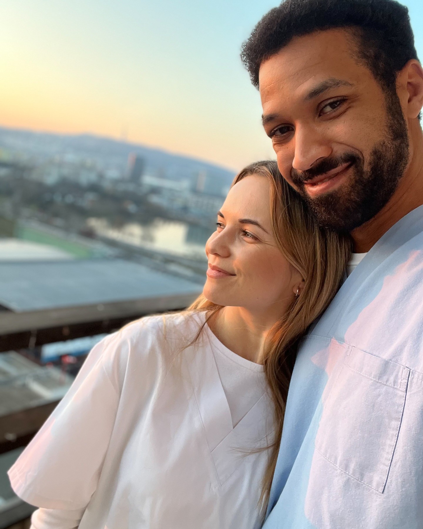 Herec Victor Ibara a Karin Adzimová.