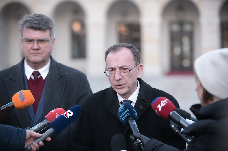 Mariusz Kamiński oraz Maciej Wąsik przed Pałacem Prezydenckim w Warszawie, 9 stycznia 2024 r.