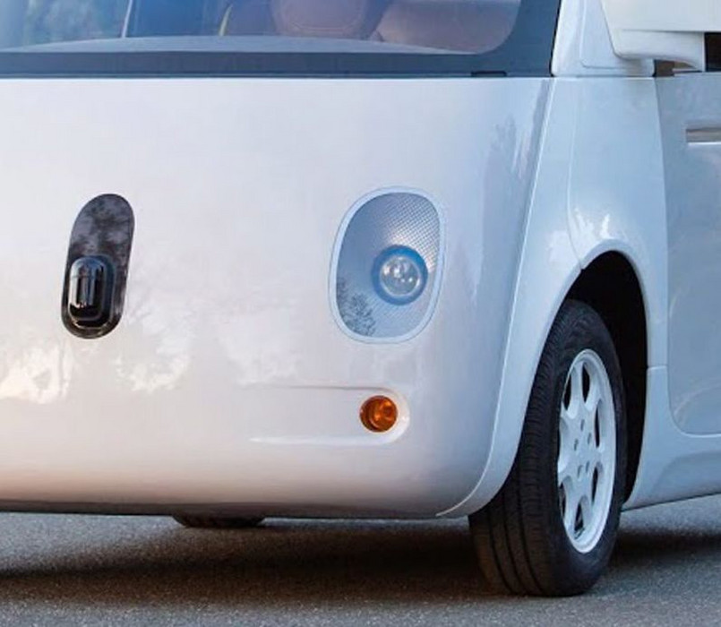 Google przed świętami zaprezentowało nowy prototyp autonomicznego samochodu. W myśl twórców samochód ma jeździć bez uda iłu kierowcy - na pokładzie nie ma nawet kierownicy.