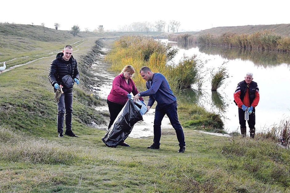 Čišćenje obale Velebitskog kanala kod Kanjiže