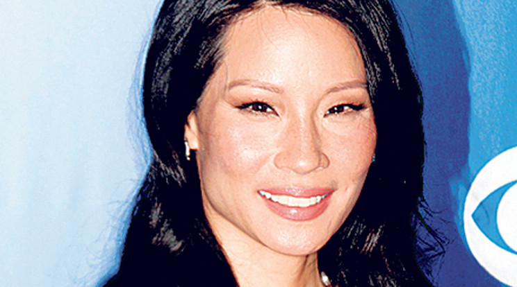 Lucy Liu ölni fog