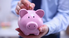 Życie z odsetek w 2025: ile kapitału potrzebujesz (300 tys.–2,7 mln zł) – tabele i wyliczenia