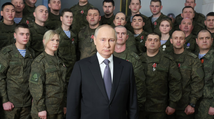 Putyin bombákkal torolja meg, hogy a NATO továbbra is támogatja Ukrajnát a legyőzésében / Fotó: MTI/EPA/Szputnyik/Kreml pool/Mihail Klimentyev