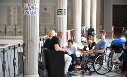 Premier: Chcemy rentę socjalną podnieść do poziomu renty minimalnej