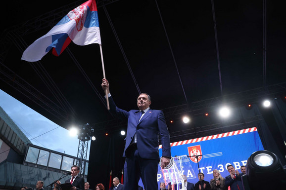 (FOTO ) Završen miting "Srpska te zove" u Banjaluci: Evo šta su poručili Milorad Dodik i Ana Brnabić i šta kažu o Srebrenici