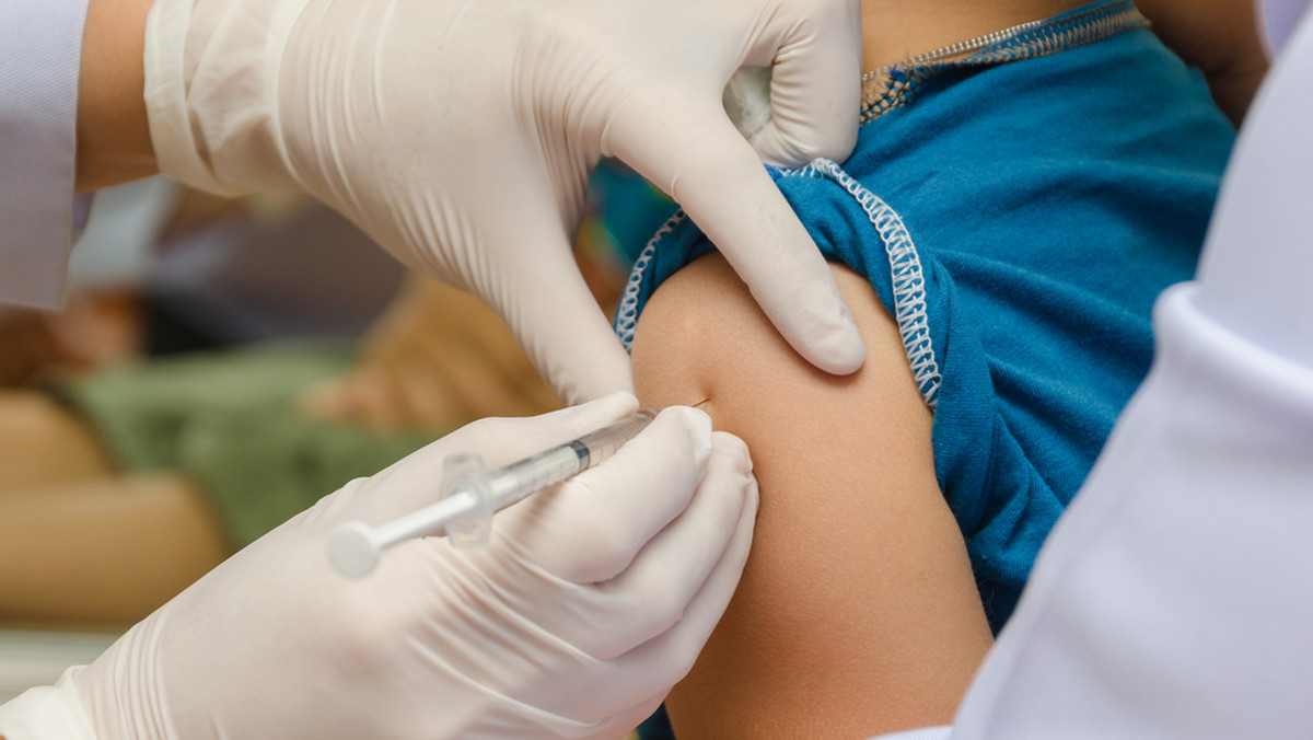 Сьогодні міністр охорони здоров’я Адам Нєдзельскі оголосив про рішення щодо другої бустерної дози вакцини від COVID-19. Для більшості людей це буде четверта доза вакцини. 