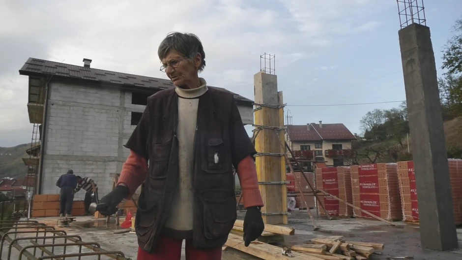Snežana iz Ivanjice je žena legenda, u osmoj deceniji radi na gradilištu sa suprugom