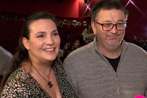 ŽARKO JOKANOVIĆ I MILICA MILŠA OBJAVILI SLIKE SA BAZENA Glumica pokazala kako uživa u čistom hedonizmu, a evo kako ju je muž javno "PROZVAO"