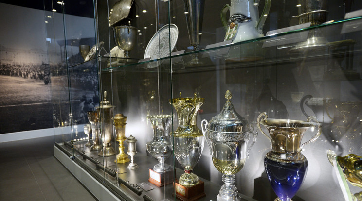 Trófeák a Fradi Múzeumban, a Ferencváros új stadionjában, a Groupama Arénában. Fotó: MTI/Beliczay László