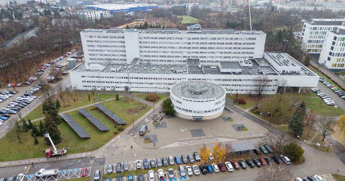 Afera w poznańskim szpitalu. Szanowany ordynator wyprowadzony w kajdankach