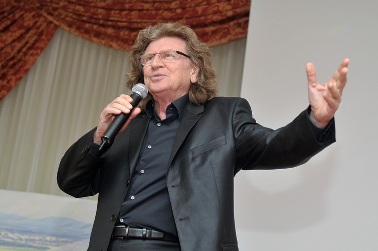 Zbigniew Wodecki podczas benefisu Franciszka Pieczki