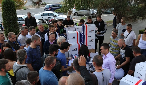 podeljene kacige Voždovčanima